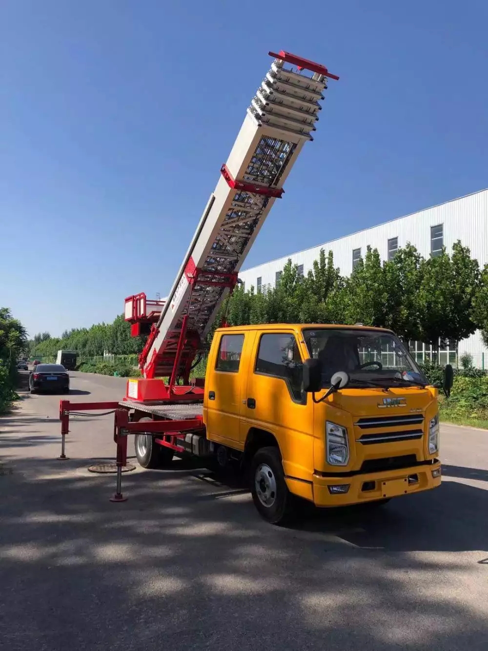 丰宁县附近的云梯车出租服务：轻松解决高空作业需求