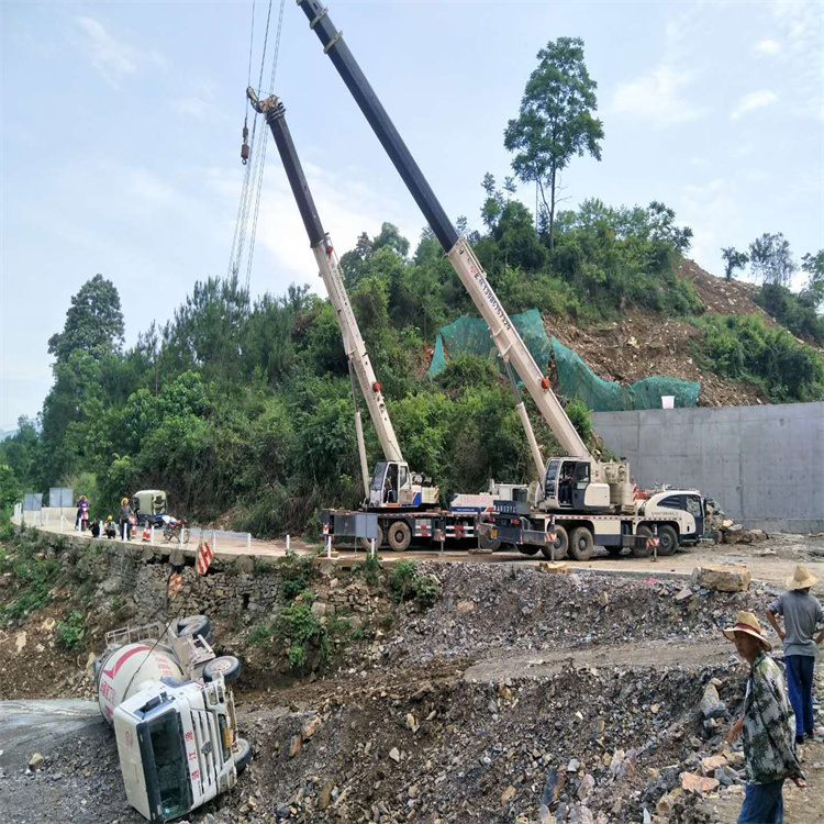 丰宁县汽车掉沟里叫吊车救援要多少钱